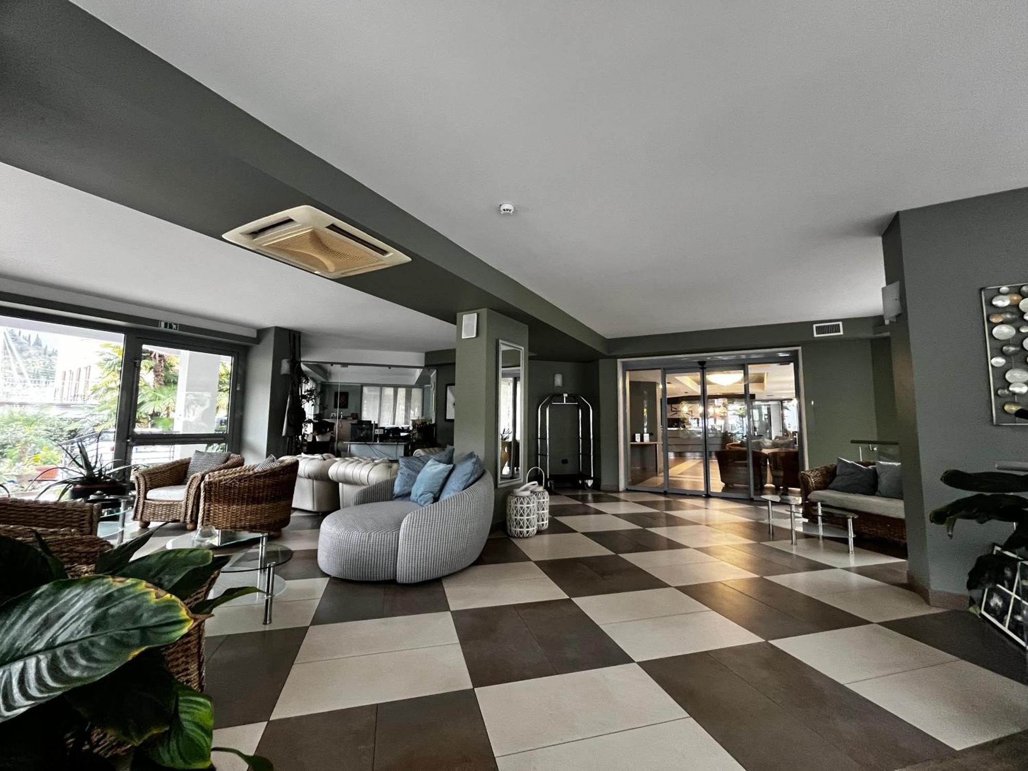 Hotel Oasi Wellness & Spa Riva del Garda Exterior foto