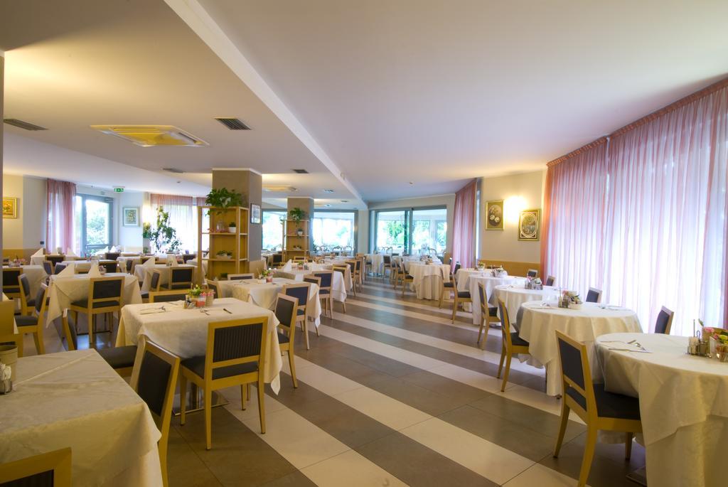 Hotel Oasi Wellness & Spa Riva del Garda Exterior foto